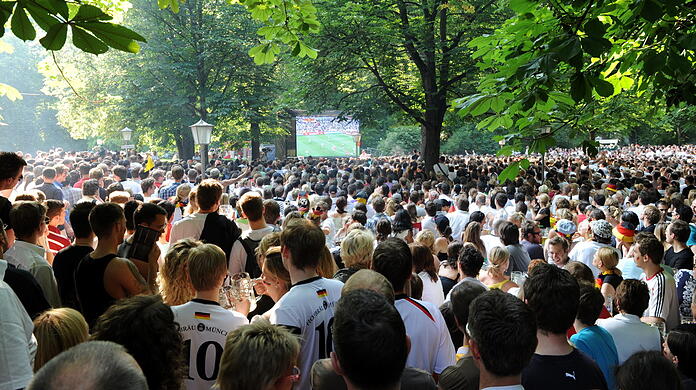 Während der EM 2024 wird in München vielerorts Public Viewing angeboten, wie hier im Hofbräukeller.