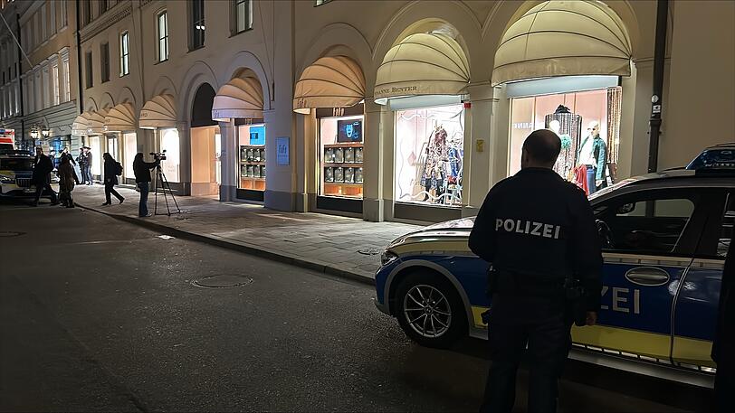 Die Polizei leitete eine Großfahndung ein, auch ein Polizeihubschrauber war im Einsatz.
