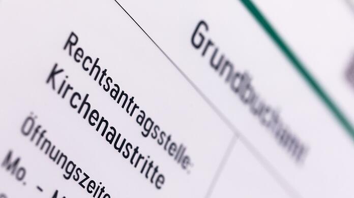 In München und anderen bayerischen Kommunen sind die Anfragen zum Kirchenaustritt seit Veröffentlichung des Missbrauchsgutachtens regelrecht explodiert. (Symbolbild)