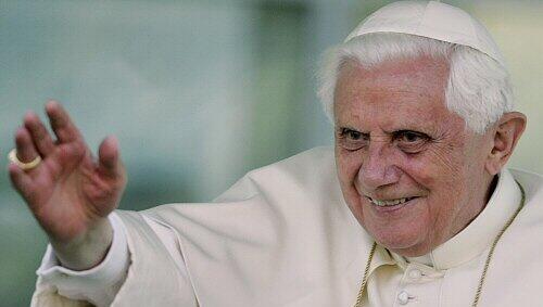 Hörte den Missbrauchsofern zu: Benedikt XVI. Hörte den Missbrauchsofern zu: Benedikt XVI.