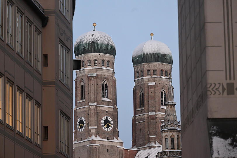 Die Hauben der Frauenkirche sind leicht gezuckert.