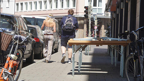 Unter anderem im Glockenbachviertel könnten Parkplätze für Freischankflächen weichen.