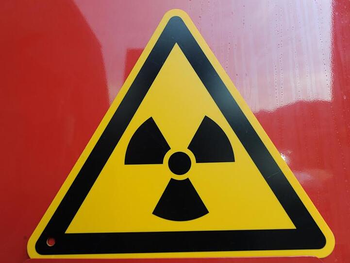 Ein Radioaktivätswarnschild. Foto: Patrick Seeger/dpa/Symbolbild