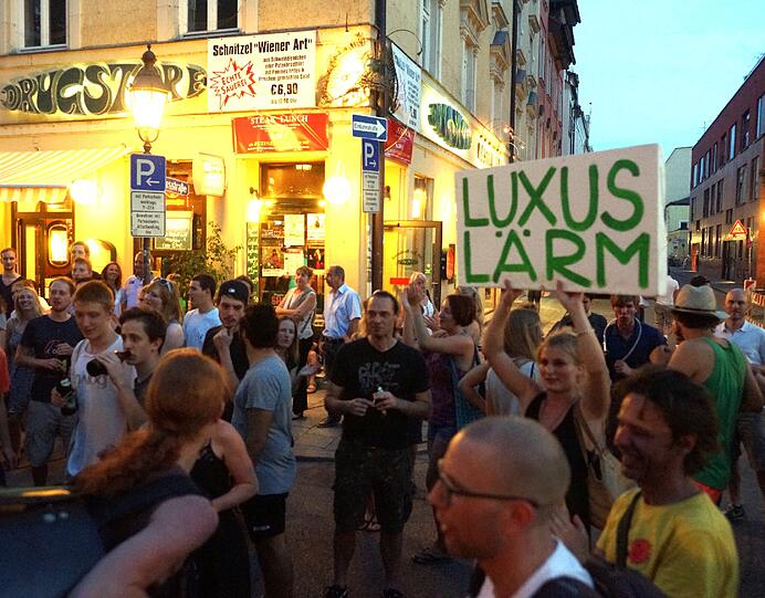 Mehr Lärm für München: Die Bilder von der Demo in Schwabing