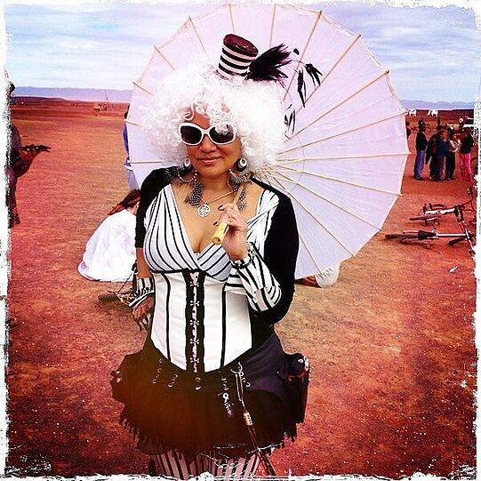 Es ist das wohl kurioseste Treffen von Individualisten: "Alles ist möglich" lautet der Slogan des "Afrika Burn Festival" in der Karoo-Halbwüste - sehen Sie hier die schrägsten Bilder.