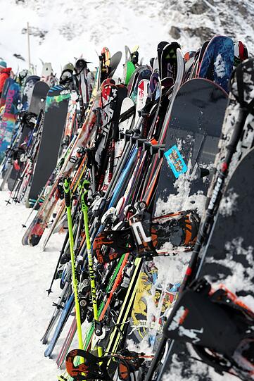 Zum Saison-Start schenkte die AZ 100 Lesern einen exklusiven Pistentag im Zillertal. Die Bilder von der Skigaudi in Hochfügen.
