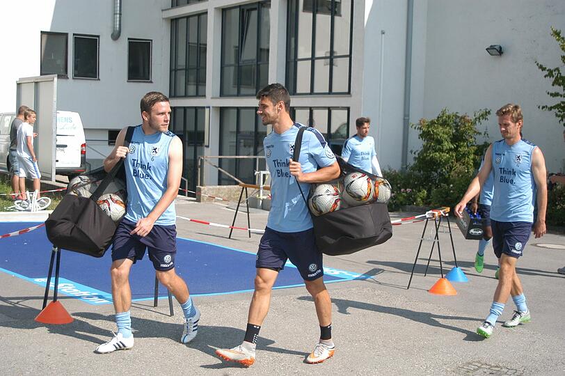 Die Bilder vom Freitagstraining der Löwen.