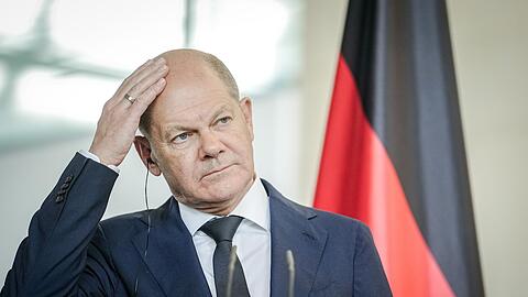 Bundeskanzler Olaf Scholz wurde bei dem Zwischenfall nicht verletzt.