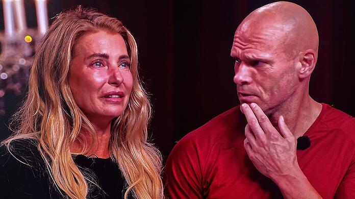 Giulia Siegel kann in der Reality-Show "The 50" ihre Tränen nicht zurückhalten.