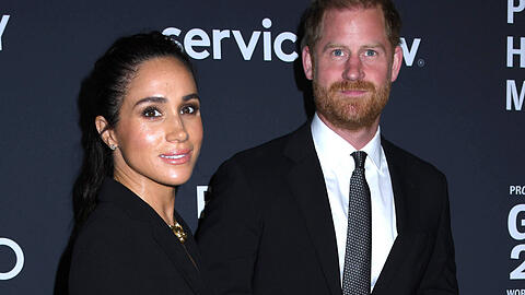 Prinz Harry (re.) reist (vorerst) ohne Ehefrau Meghan und die beiden Kinder nach England.