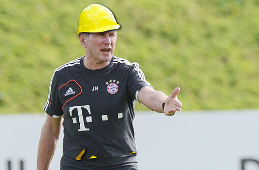 Achtung, hier wird gearbeitet! Bayern-Trainer Jupp Heynckes bereitet sich akribisch auf den Rückrundenstart vor.