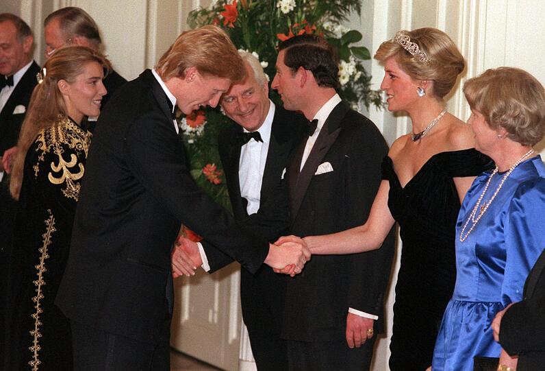Erste große Liebe: Die schöne Monegassin Bénedicte Courtin (heute 53) ist bis 1988 mit BB zusammen. Hier triffen sie Charles und Diana 1987 in Bonn. Sie ist heute mit einem Adeligen verheiratet.