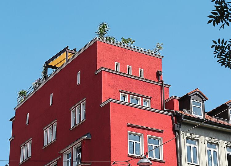 Im Sommer bestimmt ein sehr schönes Plätzchen, der Dachgarten dieses Hauses.