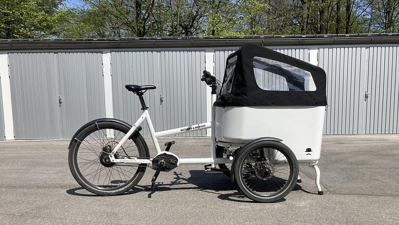 MK-1 E heißt dieses Designwunder aus Kopenhagen. Auf glatten, völlig ebenen Straßen hat es seine Stärken. www.butchersandbicycles.com MK-1 E heißt dieses Designwunder aus Kopenhagen. Auf glatten, völlig ebenen Straßen hat es seine Stärken. www.butchersandbicycles.com