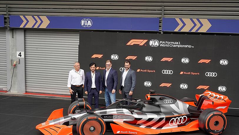 L-R: Formel-1-CEO Stefano Domenicali, FIA-Präsident Mohammed bin Sulayem, Audi-Vorstandschef Markus Duesmann, Audi-CTO Oliver Hoffmann.