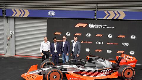 L-R: Formel-1-CEO Stefano Domenicali, FIA-Präsident Mohammed bin Sulayem, Audi-Vorstandschef Markus Duesmann, Audi-CTO Oliver Hoffmann.