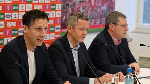 Kann sich über mangelende Arbeit vor Weihnachten nicht beklagen: FC-Geschäftsführer Christian Keller (l).