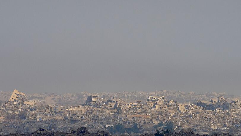 Zerstörung, Trümmer und Elend prägen rund 22 Monate nach Beginn des verheerenden Gaza-Kriegs das Bild in dem Küstenstreifen. (Archivbild)