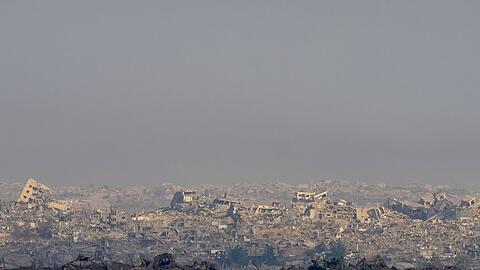 Zerstörung, Trümmer und Elend prägen rund 22 Monate nach Beginn des verheerenden Gaza-Kriegs das Bild in dem Küstenstreifen. (Archivbild)