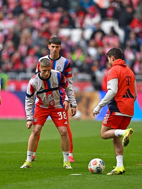 Erblin Osmani ist der elfte Spieler beim FC Bayern, dem Trainer Vincent Kompany zum Deb&uuml;t verhalf.