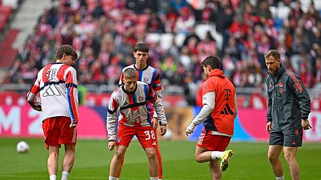 Erblin Osmani ist der elfte Spieler beim FC Bayern, dem Trainer Vincent Kompany zum Deb&uuml;t verhalf.