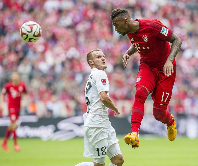 JÉRÔME BOATENG &ndash; NOTE 2: Sicher in der Innenverteidigung, hatte Zeit für Vorstöße. Sein feiner Schlenzer in der 24. Minute, den Karius glänzend parierte, leitete den Eckball ein, worauf der Elfer folgte.
