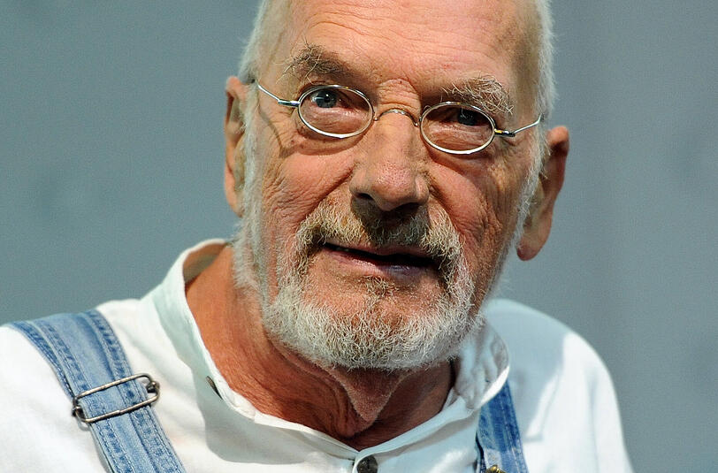 1984 erkrankte Peter Lustig an Lungenkrebs. Der "Löwenzahn"-Moderator konnte aber geheilt werden.