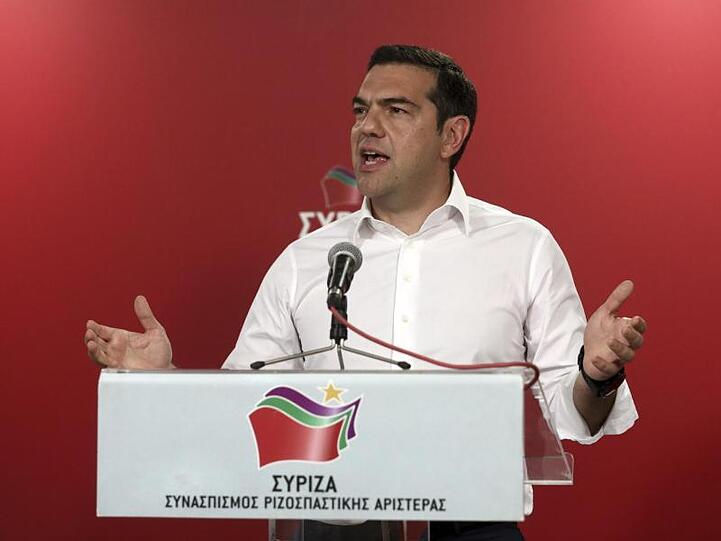 Der griechische Ministerpräsident Alexis Tsipras will vorgezogene Parlamentswahlen, weil seine linke Regierungspartei Syriza bei der Europawahl schlecht abgeschnitten hat.