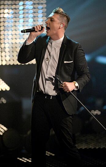Weiterer Gesangsauftritt: John Newman.