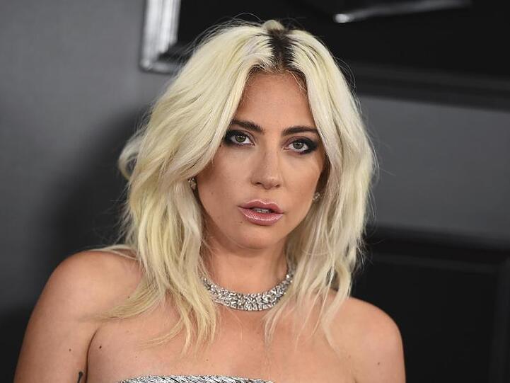 Bei den Grammys hat Lady Gaga nicht mehr ihren Verlobungsring getragen.