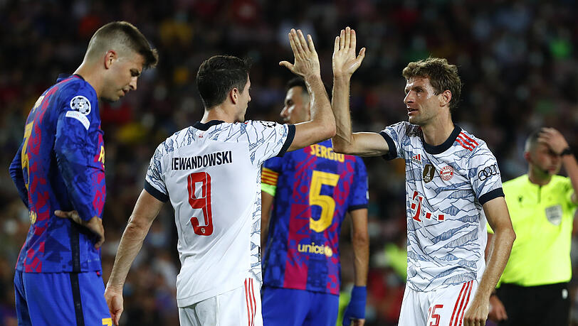 Lewandowski und Müller freuen sich: Der nächste Sieg und der nächste Rekord für den FC Bayern München in der Champions League ist eingefahren.