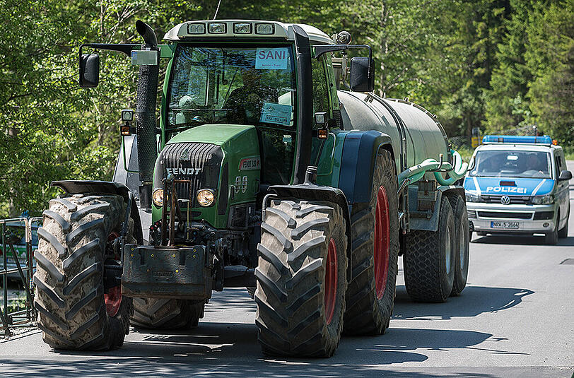 Traktor auf Abwegen: Erst die Polizei machte den Fahrer auf seinen Irrweg aufmerksam.