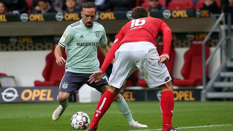 FRANCK RIBERY, NOTE 4: Erster Einsatz seit der Länderspielpause. Rückte nach 57 Minuten auf seinen linken Flügel. Viel unterwegs, auch in der Defensive. Aber mit schlechter Zweikampfquote.