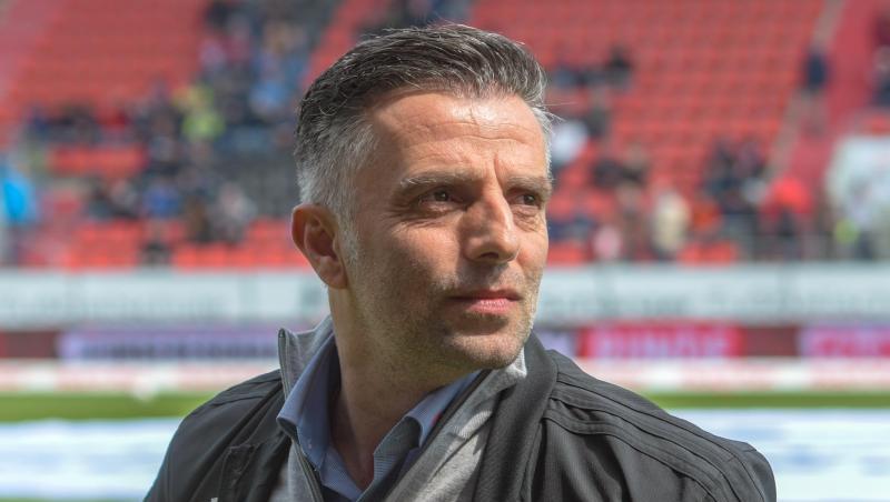 Trainer Tomas Oral von Ingolstadt steht vor dem Spiel im Stadion. Foto: Armin Weigel/Archivbild Trainer Tomas Oral von Ingolstadt steht vor dem Spiel im Stadion. Foto: Armin Weigel/Archivbild