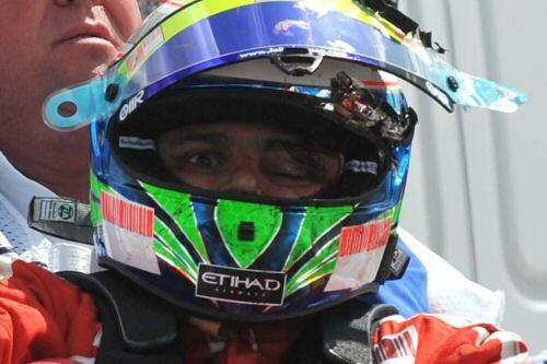 Felipe Massa, direkt nach dem Unfall. Ohne den Helm hätte die umherfleigende Schraubenfeder Massa wohl getötet.