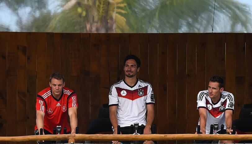 Vorbereitung auf Argentinien: Jogis Jungs bei einer lockeren Trainingseinheit im Campo Bahia am Donnerstag.