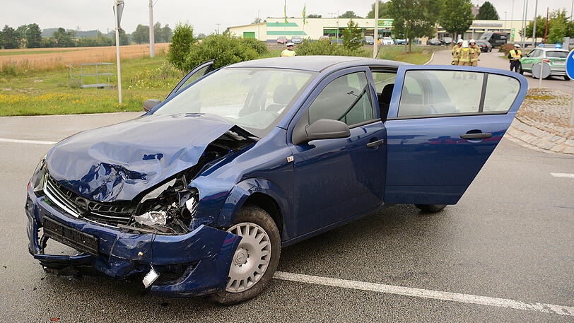 Nach einem Crash auf der B388 setzte ein verunfallter BMW automatisch einen Notruf ab.