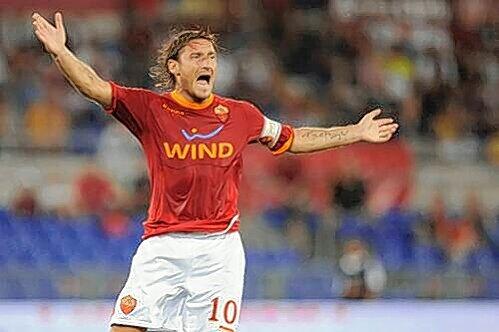 &bdquo;Romano de Roma&ldquo;, ein Römer aus Rom: Francesco Totti, Kapitän und Legende der Roma, ein Typ mit speziellem Humor, der gerne viel Wind macht.