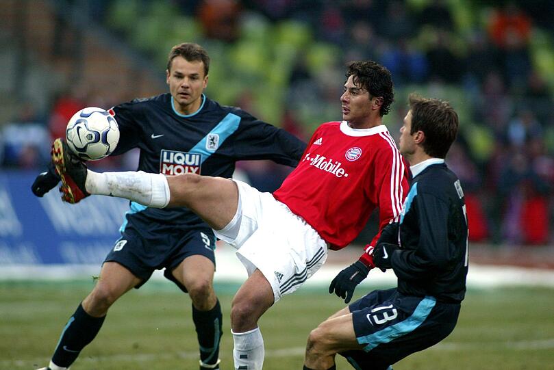 Münchner Derby TSV 1860 München gegen FC Bayern München am 15.02.2003. Die Bilder.