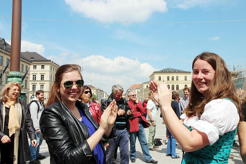 Lach-Flashmob am Odeonsplatz. Die Bilder.