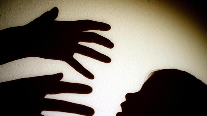 In dem Heim soll es zu demütigenden Strafen, Prügel, sexualisierter Gewalt und Misshandlungen durch Heimpersonal und den Gemeindepfarrer gekommen sein. (Symbolbild)