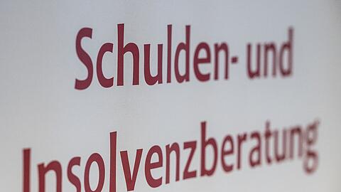 Immer mehr Schuldnerberatungsstellen kämpfen mit Fachkräftemangel.