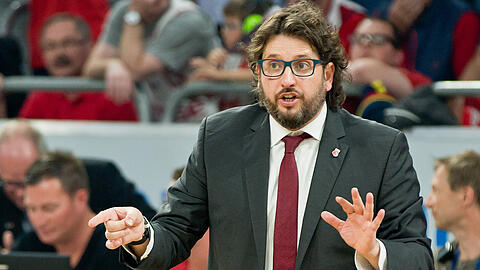 Der Coach der Brose Baskets Bamberg, Andrea Trinchieri, möchte mit seinem Team gegen Oldenburg den ersten Titel der Saison einfahren.