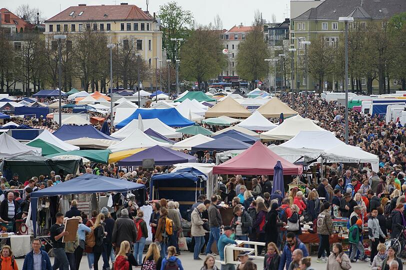 Krimskrams und Raritäten auf Bayerns größtem Flohmarkt: Die Bilder von der Theresienwiese zum Durchklicken.