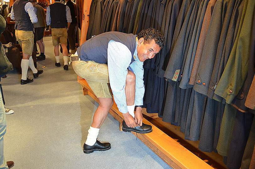 Nicht so richtig seine Welt, die Wiesn: Löwen-Trainer Ricardo Moniz.