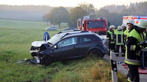 Die zwei Autos krachten Frontal ineinander, nachdem der Fahranfänger in den Gegenverkehr geraten war.