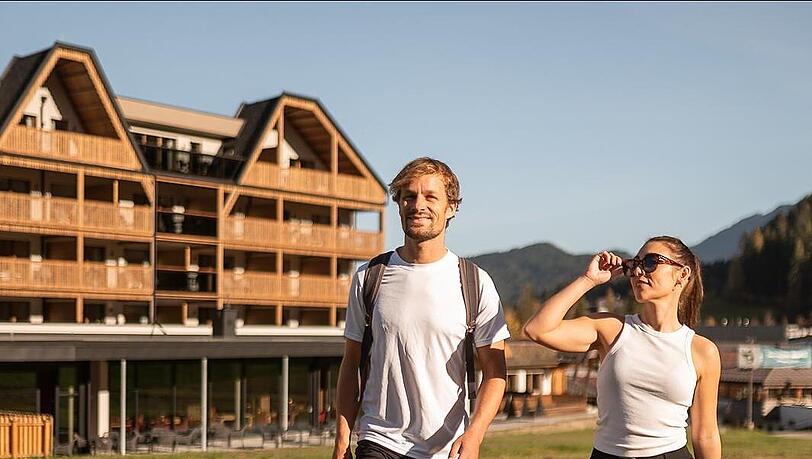 Die ADEA Lifestyle Suites in Fieberbrunn – an der Talstation der Bergbahnen. Loswandern kann man hier gleich vor der Haustür.