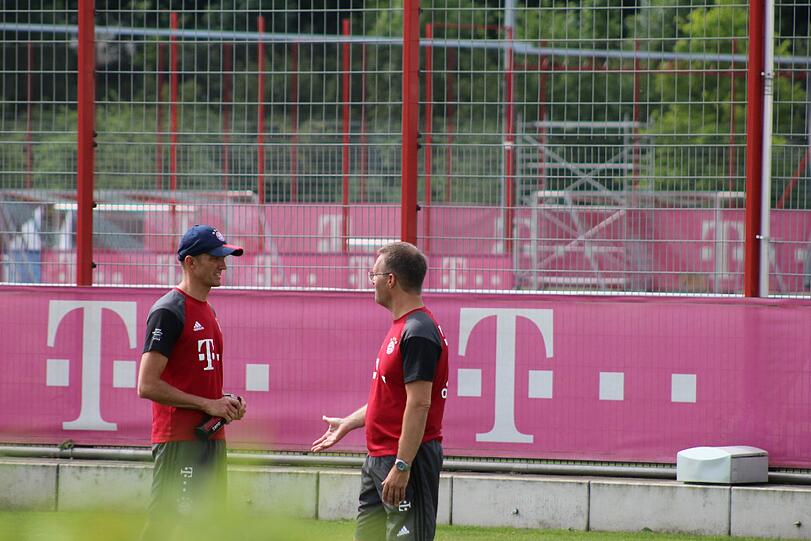 Die Bilder vom ersten Auftritt von Carlo Ancelotti an der Säbener Straße.