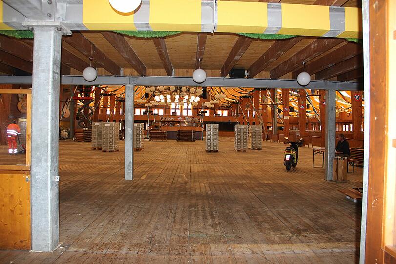 Regen und Tristesse am Tag danach: Die Bilder vom Wiesn-Abbau am Dienstagvormittag.