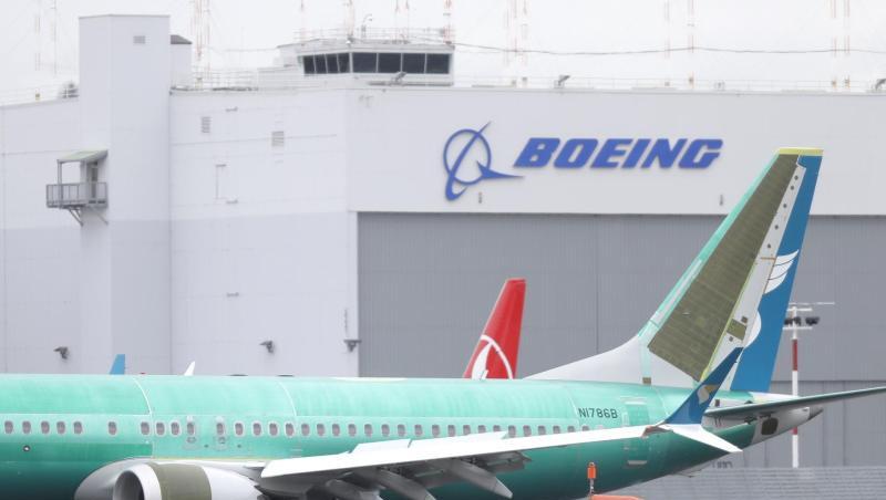 Eine Boeing 737 Max 8 auf dem Boeing Field in Seattle. Aktionäre haben Boeing wegen angeblicher Vertuschung von Sicherheitsmängeln verklagt. Eine Boeing 737 Max 8 auf dem Boeing Field in Seattle. Aktionäre haben Boeing wegen angeblicher Vertuschung von Sicherheitsmängeln verklagt.